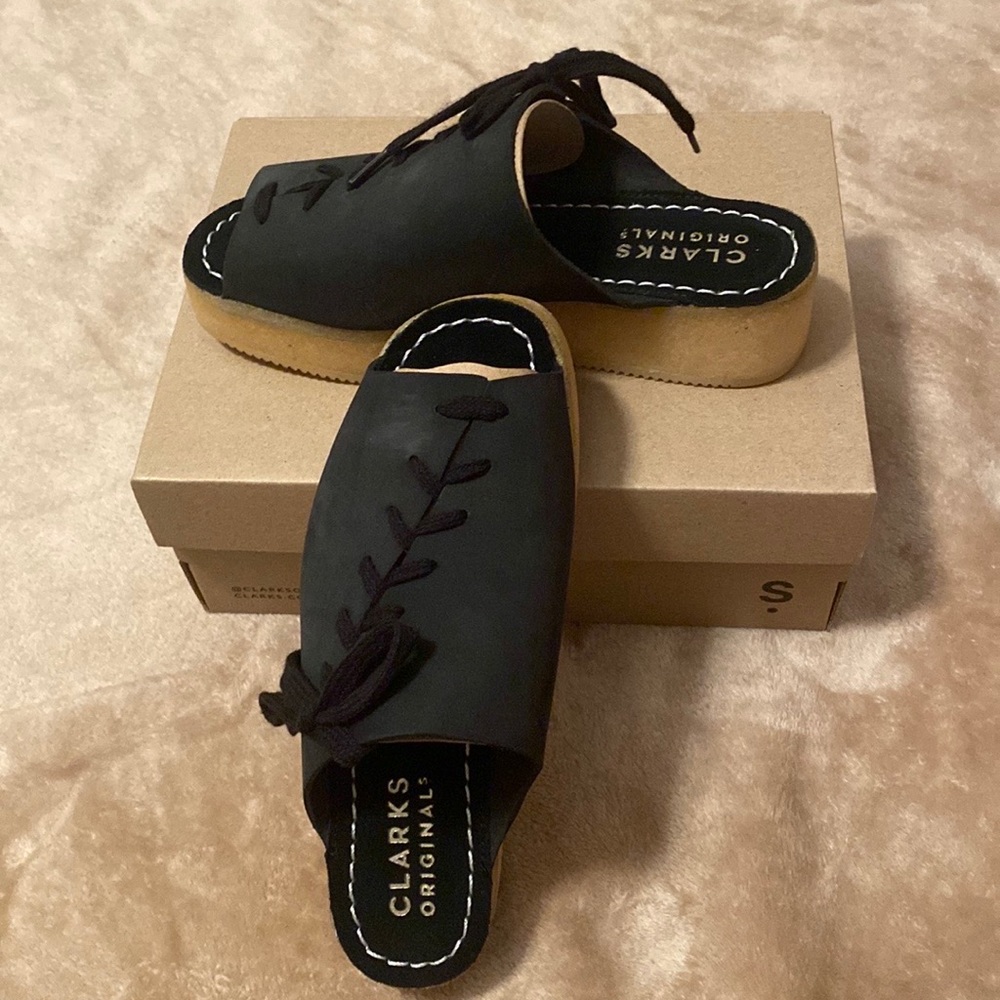 Never before worn Clark’s 6.5 sandals